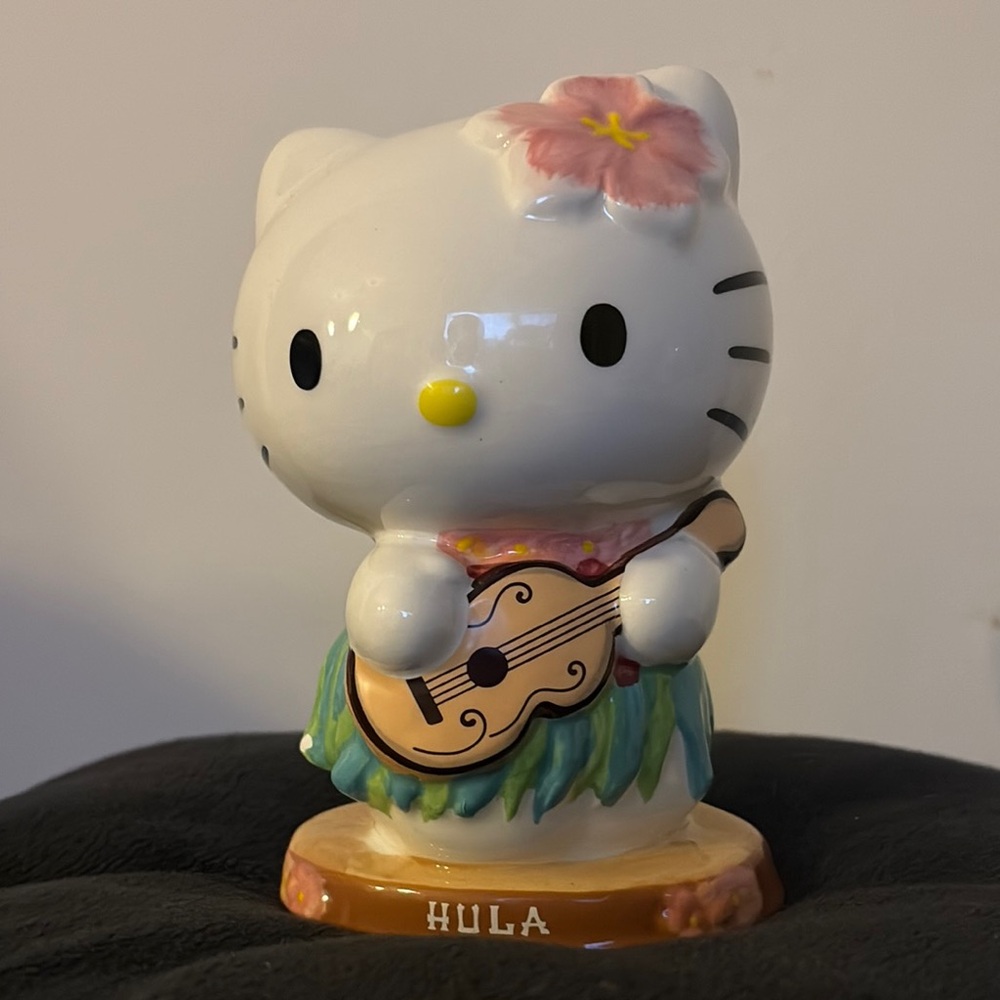 Hello Kitty Hula Figurine